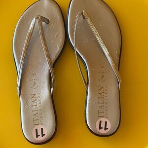 🔥NWOT, Chic, Metallic Gold Sandals by Italian Shoemakers, Size 11